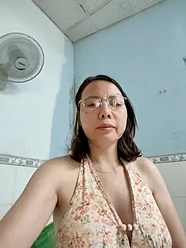 Famrita Stripchat cam model