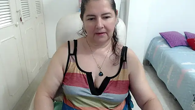 leonela_69 Stripchat cam model