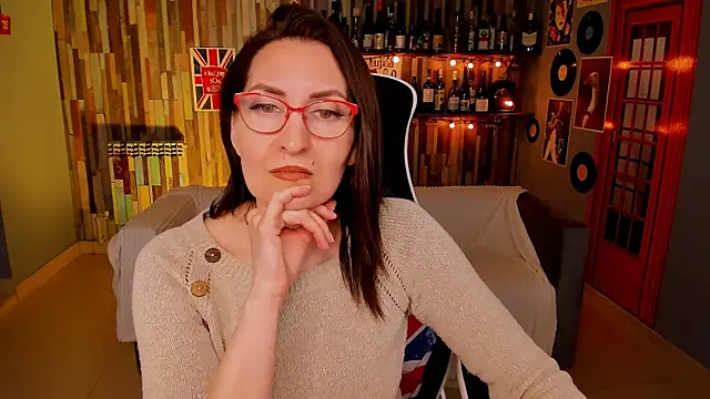 UnaTerra Stripchat cam model