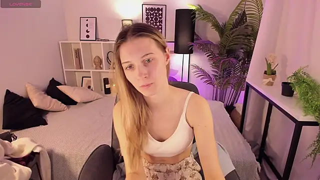 laurapurr - LauraPurr's free webcam - UK Sex Cams