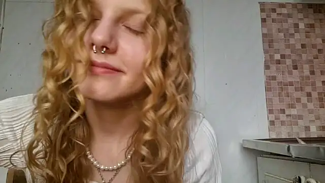 Kira_Wonderfullina webcam