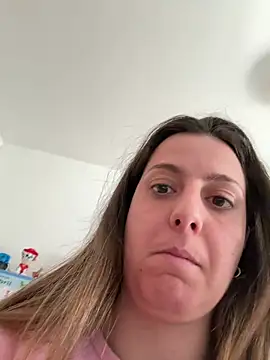 Webcam Model (larubia26)  is live.Free join now!