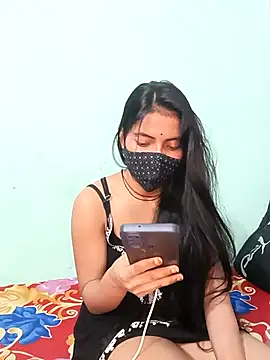 Webcam Model (18_year_old_girl)  is live.Free join now!