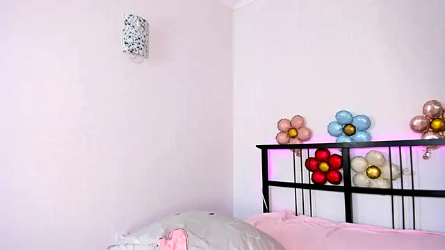 flora_amber - Flora_Amber's free webcam - UK Sex Cams