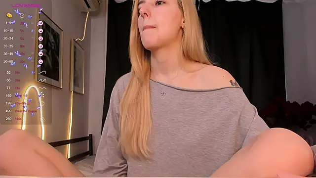 Fire_moth Stripchat cam model