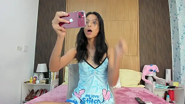 AlisHoward Stripchat cam model