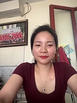 Webcam Model (Charming-girl-)  is live.Free join now!