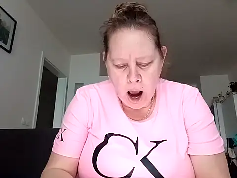 Jahudka47 live sex cam