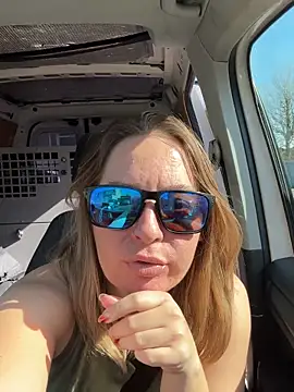 HappyWifeHappyCockLife webcam