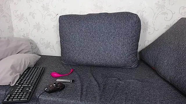 evaa_here_ - Evaa_here_'s free webcam - UK Sex Cams