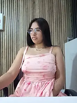 Webcam Model (Valk_submissive) is live