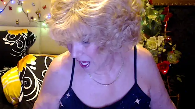 HappyWomanOn webcam