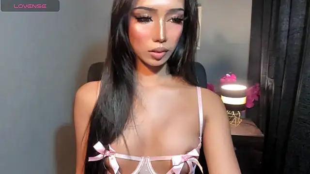 xUrGoddess_islaCumsAlotx webcam