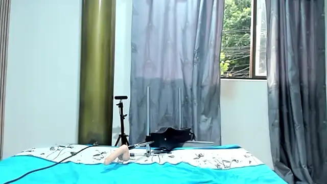 Charlotte_cloee webcam