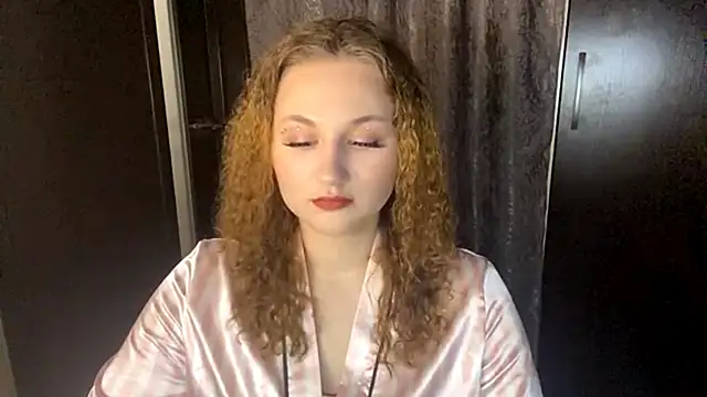 SophieNiktashu webcam