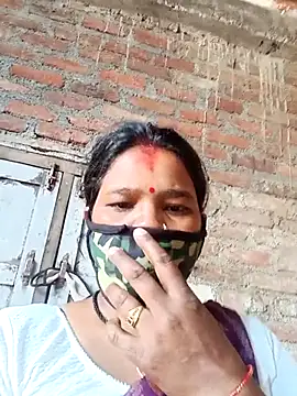 Kirti_sacsena Stripchat cam model