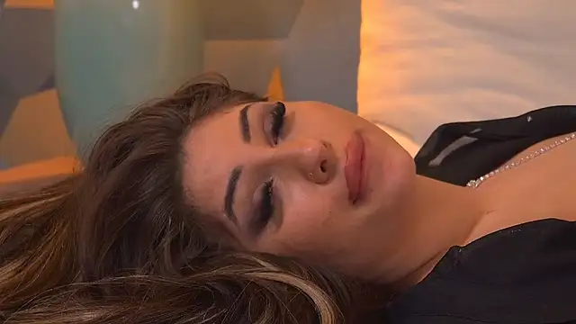 Valentina_Oliver Stripchat cam model