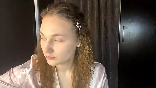 SophieNiktashu webcam