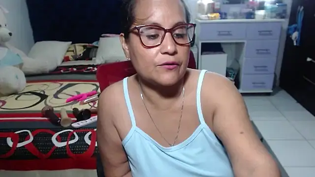 pervert_mommy_ - Pervert_mommy_'s free webcam - UK Sex Cams