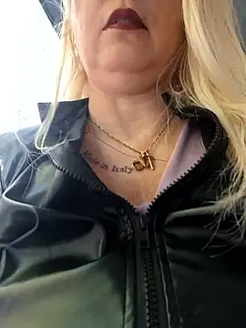 martachatte - Martachatte's free webcam - UK Sex Cams