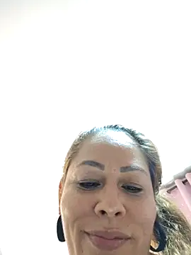 SluttyMilf79 webcam