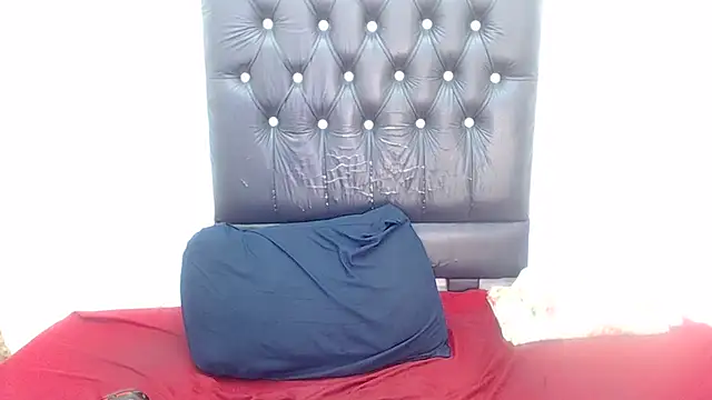 AUGUSTBLOOMxx webcam