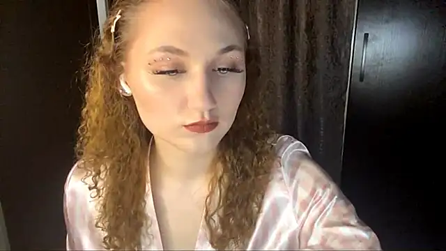 SophieNiktashu webcam