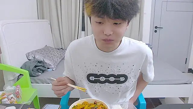 icecream-002's live cam