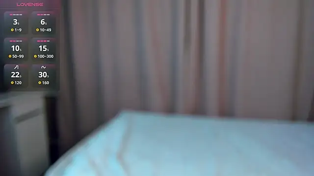 GoldenLenarz Stripchat cam model