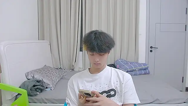 icecream-002's live cam