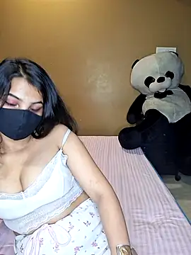 Webcam Model (Noor-Bold) is live