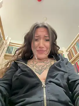 SaintSquirt live sex cam