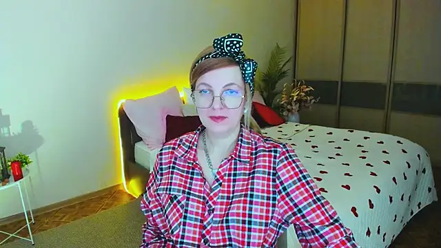 youruniverser - YourUniverser's free webcam - UK Sex Cams