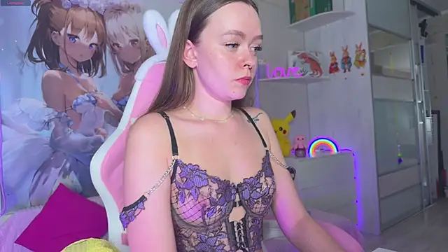 CheekySashaCharm webcam