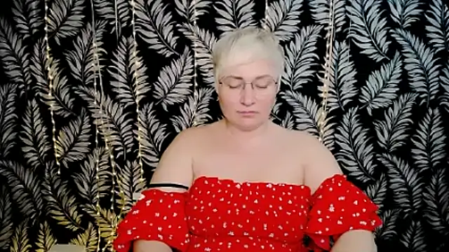 Olivia_playful webcam