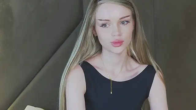 MarilynNova live sex cam