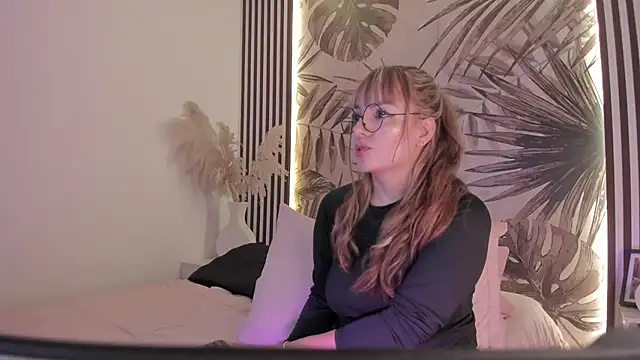 Samaantha-White webcam