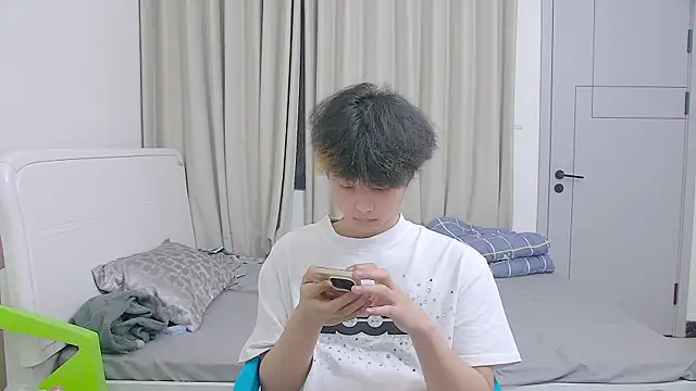 icecream-002's live cam