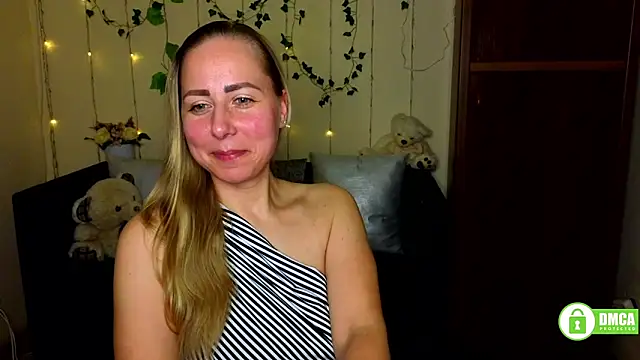 Alicewonderrmiss webcam