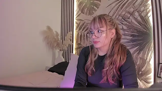 Samaantha-White webcam