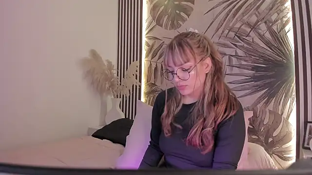 Samaantha-White webcam