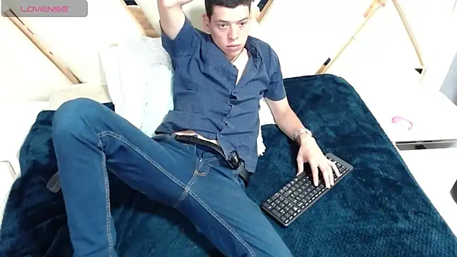 Dominate_Alison webcam