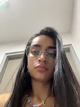 Webcam Model (leilani_X)  is live.Free join now!