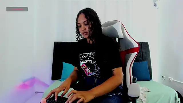 honnie_cute - Honnie_cute's free webcam - UK Sex Cams