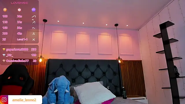 AMELIELEONE webcam