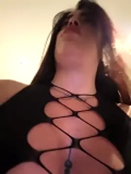 MissNyraSecret webcam