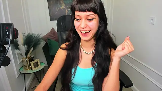 TiffanyYounge webcam