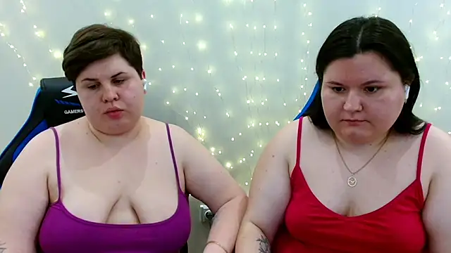 BeckyAndHellen webcam