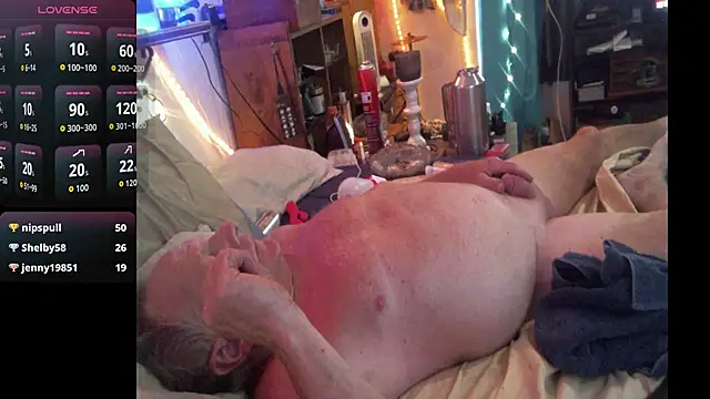 Pussyeat2please webcam