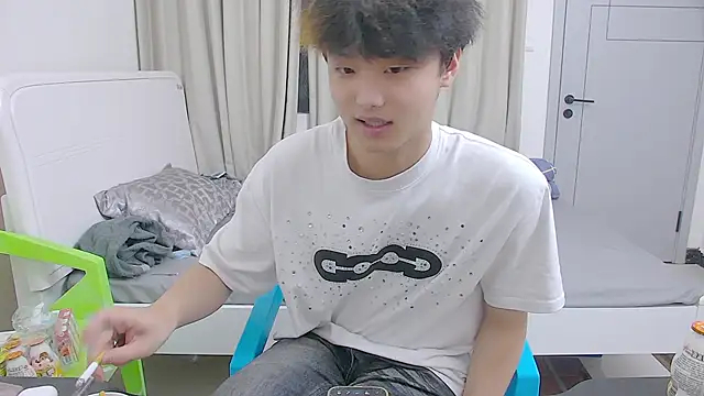 icecream-002's live cam